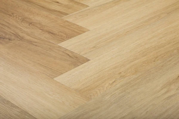 Laminate and parquet with herringbone background. Wooden floor with a chevron pattern in the living room of the designer interior. — Stock Photo, Image