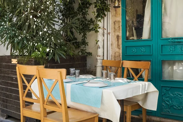 A table in a restaurant or a summer cafe on the sea coast of Antalya, Turkey. Place in a restaurant with a wonderful sea view. — Stock Photo, Image