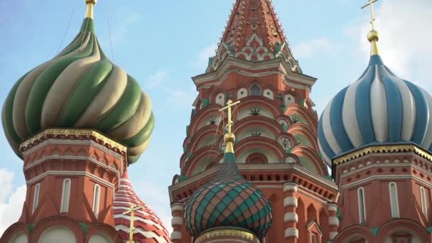 Vörös tér Moszkvában. Bazilika kupolák a főtéren Moszkvában, Oroszországban. Oroszország látnivalói — Stock videók