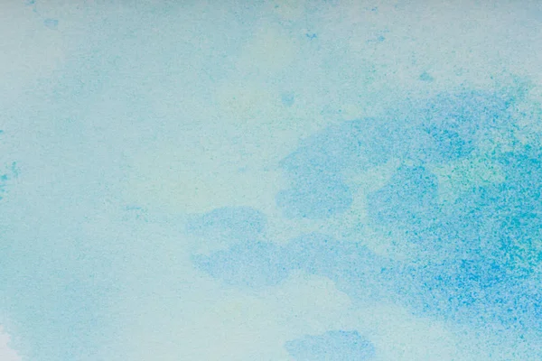 Suluboya arka plan. Beyaz kağıt üzerinde mavi fırça darbeleri suluboya boya. — Stok fotoğraf