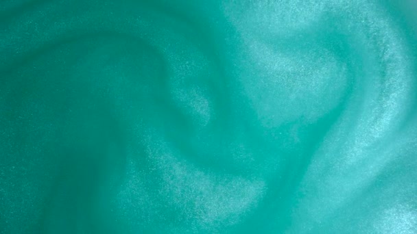 Türkis glitzern abstrakten Hintergrund. Glänzende Flüssigperlen-Türkis-Farbe fließt langsam auf die Oberfläche. Feiertage, Neujahr, Mode, abstrakte Kunst Konzeptvideo — Stockvideo