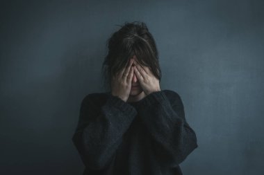 Depresyondaki Kadın Portresi. Duygusal Ruh Sağlığı Konsepti. Yüksek kalite fotoğraf