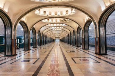 Moskova, Rusya - 16 Ekim 2025: Mayakovskaya Metro İstasyonu, Moskova. Yüksek kalite fotoğraf