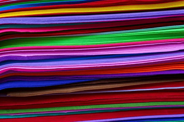 Canlı Renkli Keçeli Çarşaf Yığını. Yüksek kalite fotoğraf