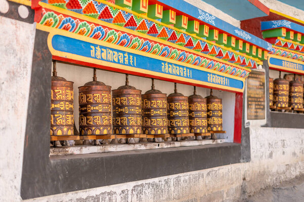 фото буддийского молитвенного колеса монастыря Таванг в Аруначал