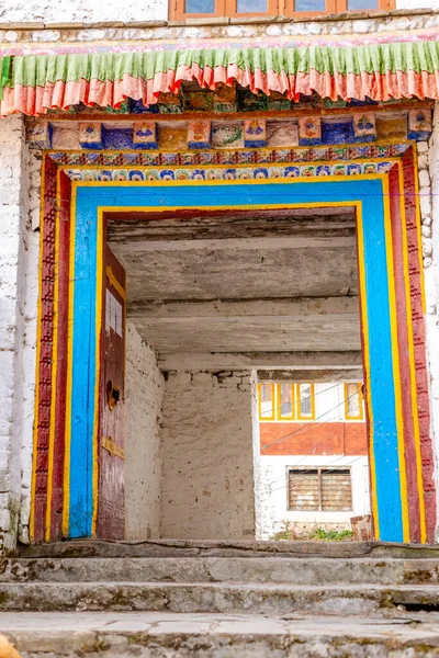 Φωτογραφία Από Πολύχρωμη Πόρτα Στο Μοναστήρι Tawang Στο Arunachal Pradesh Φωτογραφία Αρχείου
