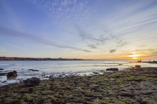 Pôr do sol vista para o Oceano Atlântico em Tamarist Beach, em Casablanca Costa Sul . — Fotografia de Stock