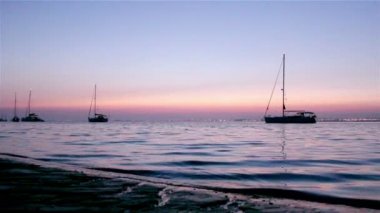 tekneler siluet, günbatımı, ria formosa sulak, doğal koruma bölge peyzaj, algarve, Güney Portekiz.