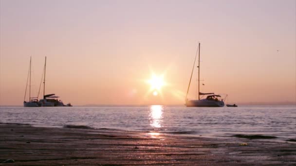 Boats silhouette at sunset, in Ria Formosa wetlands, natural conservation region landscape, Algarve, Southern Portugal. — Stock Video