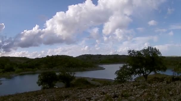 潘游戏中时光倒流-阿尔加维 Beliche 大坝景观观 (葡萄牙) — 图库视频影像