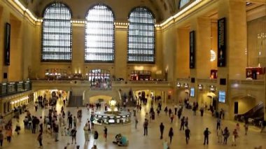 New York, Eylül 03: Grand central İstasyonu ' 03 Eylül 2013 yılında New York yolcu. Sanki en yoğun ve en büyük tren istasyonu dünya platformlar sayısına göre: 44 67 parça ile