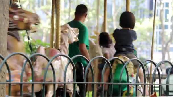 NEW YORK - SEPTEMBER 03: Children carousel in New York City's Bryant Park on September 03, 2013 in New York City — Stock Video