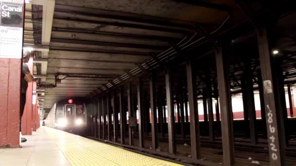 NEW YORK - SEPTEMBER 01: New York City Subway, Canal St. station platform, on September 01, 2013, in New York City. — Stock Video