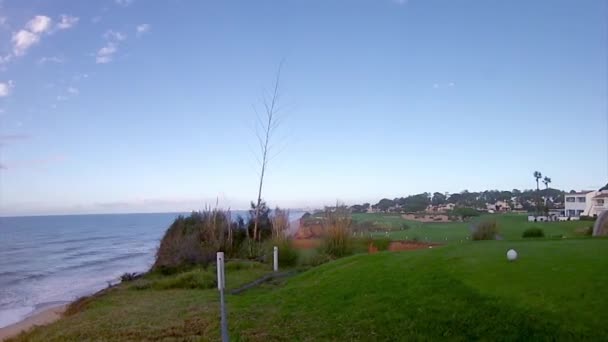 Algarve paisagem campo de golfe, famoso destino de golfe e natureza, Portugal. (Desfasamento temporal ) — Vídeo de Stock