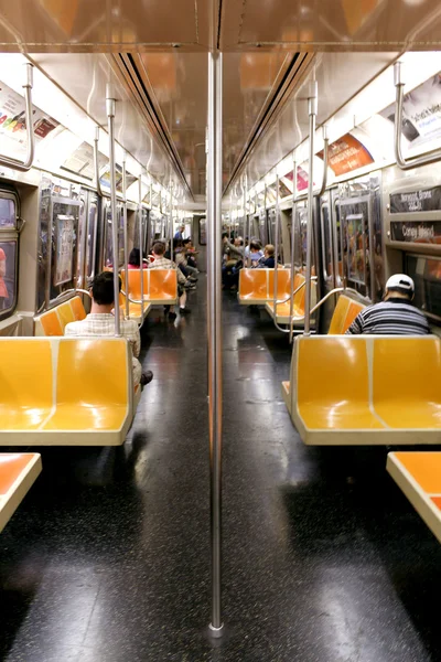 NEW YORK CITY - 01 SEPTEMBRE : Chariot de métro le 01 septembre 2013 — Photo