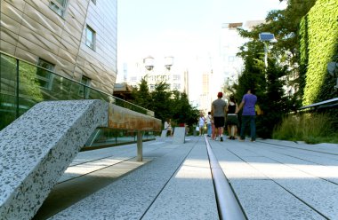 Yüksek hat heykeli. New York şehri. Yükseltilmiş yaya Park