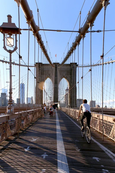 Loopbrug op de brooklyn bridge in new york city. — Stockfoto