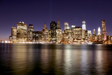 alacakaranlık güneş aşağı manhattan üzerinde ayarlar. ünlü new york l