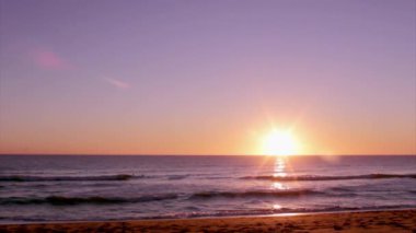 Algarve - Dunas Douradas günbatımı, Portekiz.