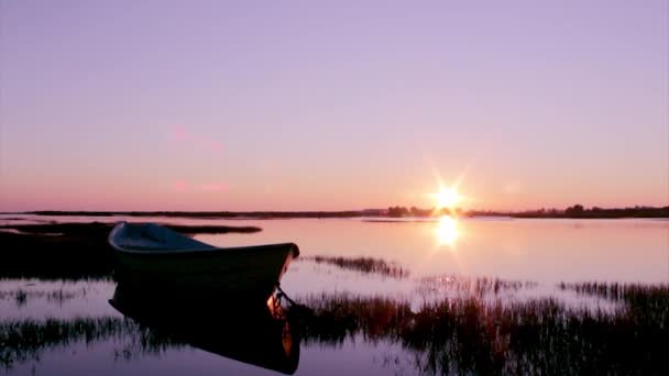 Zeitraffer Sonnenuntergang im Faro Waterfront Park in ria formosa berühmten Naturschutzgebiet. algarve, portugal. — Stockvideo