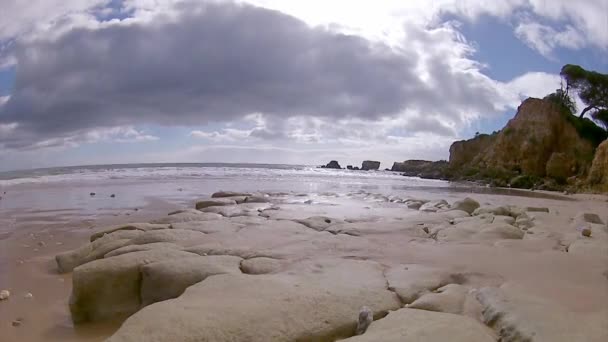 Algarve - Costa atlántica occidental St. Eulalia Beach seascape timelapse — Vídeos de Stock