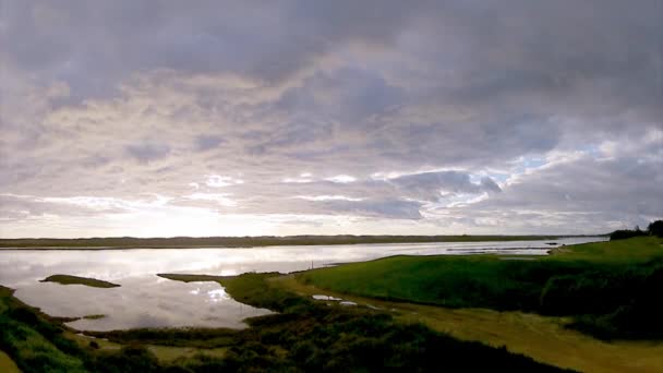 Algarve QDL cloudscape Sunset timelapse na reserva de zonas húmidas da Ria Formosa, sul de Portugal, famoso destino da natureza . — Vídeo de Stock