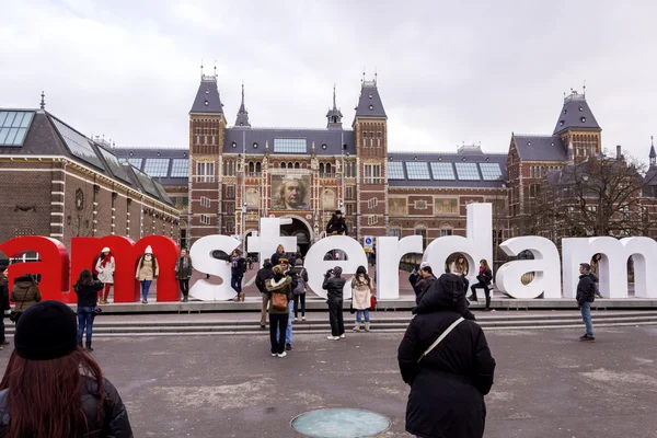 AMSTERDAM, PAÍSES BAJOS - 08 DE FEBRERO: Rijksmuseum Amsterdam — Foto de Stock