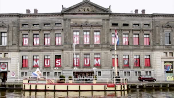 Dwdd popup-museum exteriör eller Allard Pierson Museum. Är arkeologiska museet av Amsterdams universitet. Forntida civilisationer är återupplivas i detta museum. — Stockvideo