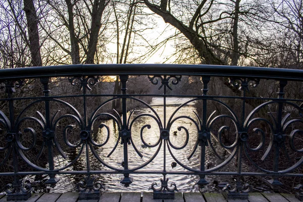 Twiligh en Vondelpark, Amsterdam. Es un parque urbano público de 47 h — Foto de Stock