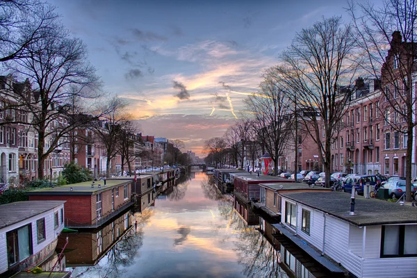 教科文组织世界文化遗产名城运河之一的视图 — 图库照片