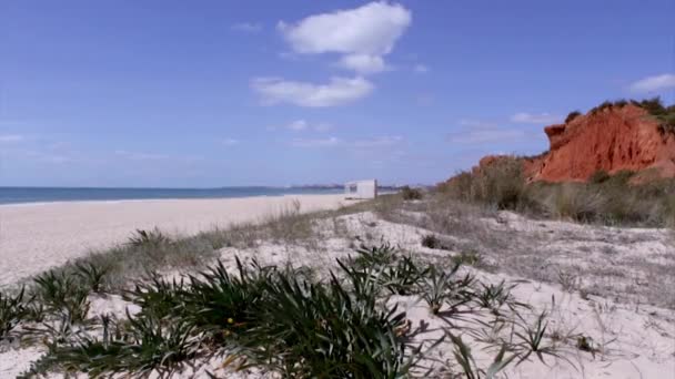 Algarve - Vilamoura Atlantic coast at Rocha Baixinha Beach. Seascape timelapse — Stock Video