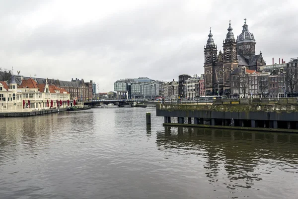 圣尼古拉斯教堂 (Sint Nicolaaskerk)，阿姆斯特丹，虚空 — 图库照片