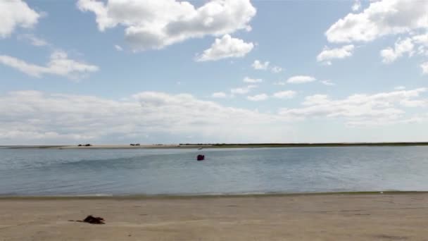 Zeitraffer und Bootsilhouette in Olhão, Hauptstadt der ria formosa Feuchtgebiete Naturschutzgebiet Landschaft, Algarve, Südportugal. — Stockvideo