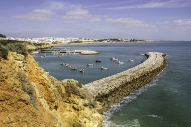 Albufeira balıkçılar Marina ve plaj, Algarve.
