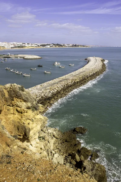 Albufeira Fischer Yachthafen und Strand, Algarve. — Stockfoto