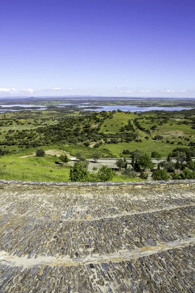 Vista dalla città di Monsaraz, sul margine destro della Guadiana — Foto Stock