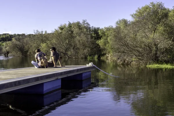 Alqueva Dam sjön. Den impounds floden Guadiana, på gränsen till Beja och Evora distrikt i söder om Portugal — Stockfoto