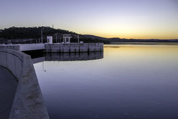 Alqueva Dam lake. It impounds the River Guadiana, on the border of Beja and Evora Districts in south of Portugal — Stock Photo, Image