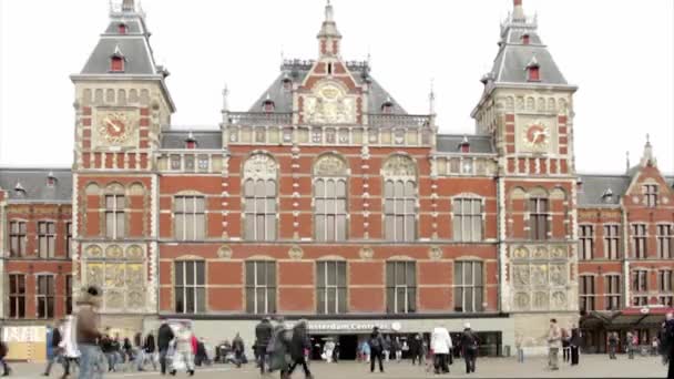 Του Άμστερνταμ - 07 Φεβρουαρίου 2015: Κεντρικό σταθμό στις 07 Φεβρουαρίου 2015 στο Άμστερνταμ. — Αρχείο Βίντεο
