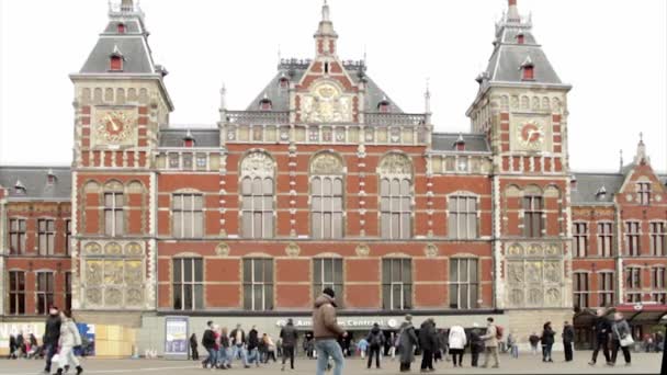 AMSTERDAM - 07 FEBBRAIO 2015: Stazione Centrale il 07 febbraio 2015 ad Amsterdam . — Video Stock