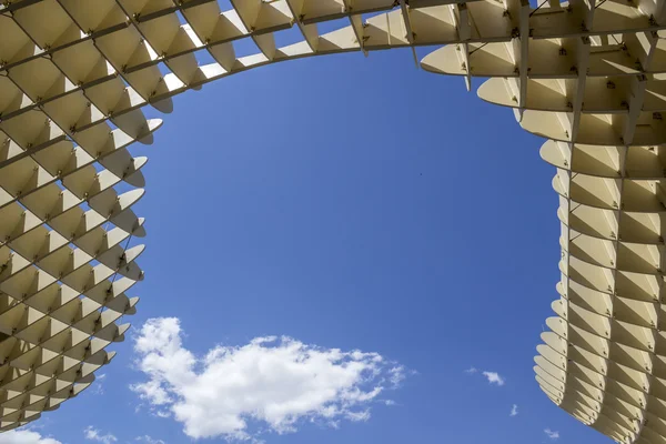 SEVILLE, ESPAÑA - MAYO 2014: Detalle gráfico texturizado de Metropol Parasol en la Plaza de la Encarnación el 31 de mayo de 2014 en Sevilla , —  Fotos de Stock