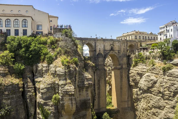 Ronda panorámás kilátás nyílik Puente Nuevo, Spanyolország. — Stock Fotó