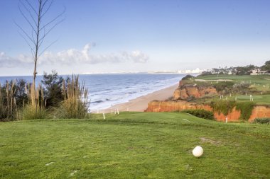 Algarve golf sahası deniz manzarası sahnesi, ünlü golf ve doğa hedef,