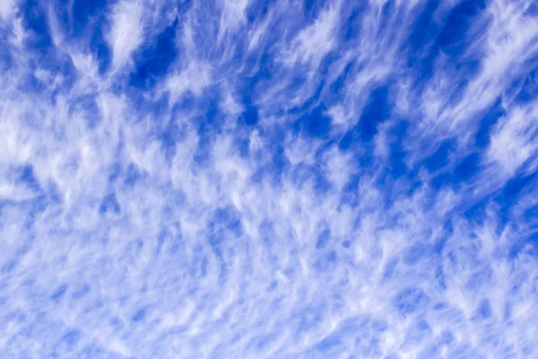 Wolkenlandschaft von unten — Stockfoto