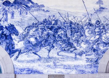 Porto, Portekiz - 04 Temmuz 2015. Azulejos panel duvarlar içinde