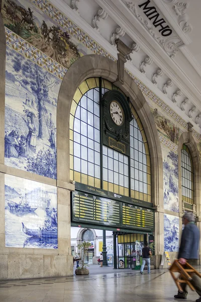 Porto, Portugalsko - 04 července 2015. Azulejos panel na uvnitř zdí — Stock fotografie