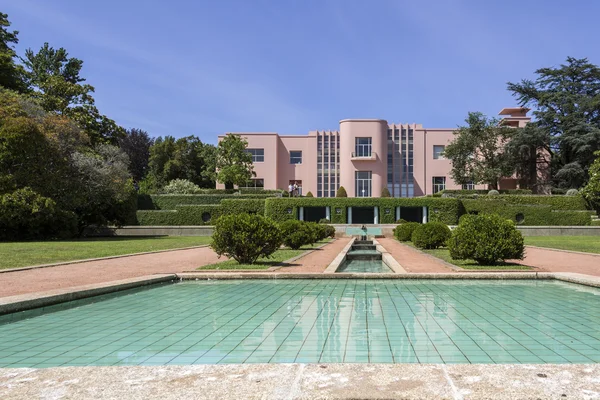 Porto, Portugal - July 05, 2015. Serralves Gardens, A Green Park whit Over 18 Hectares in Porto — Stock Photo, Image