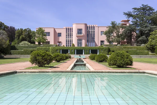 Porto, Portugal - July 05, 2015. Serralves Gardens, A Green Park whit Over 18 Hectares in Porto — Stock Photo, Image