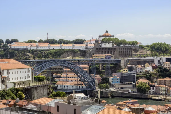 View of old downtown and famous Dom Luiz Bridge, Porto cityscape — Stock Photo, Image