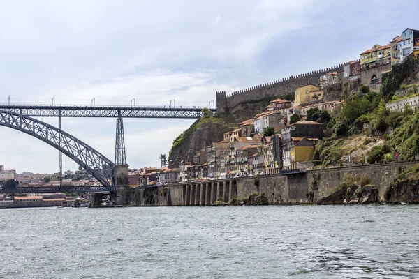 Pohled ze starého města, města hrad a slavný most Luiz Dom — Stock fotografie